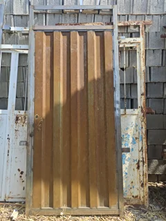 درب حیاطی سبک ، کرکره ای دهن (ورق کانتینری)