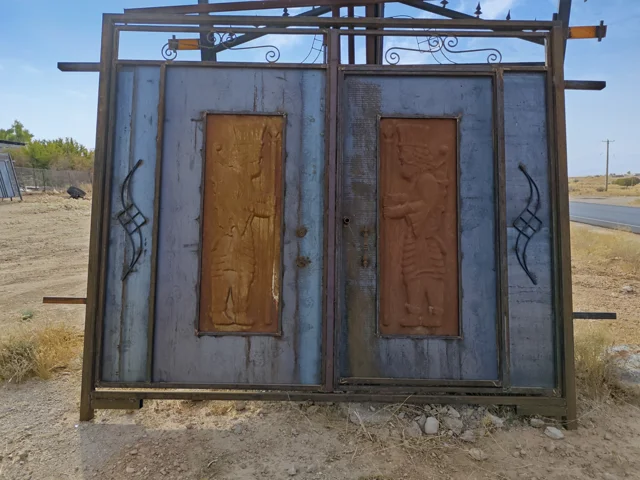 درب حیاطی ، نو آهن سنگین، طرح سلطنتی ( هخامنشین )