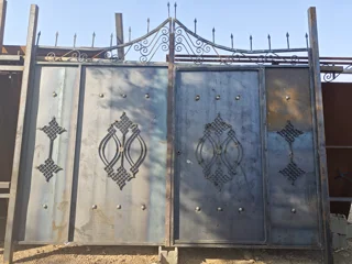 درب حیاطی نو، آهن سنگین، طرح ویلایی -گلدار ساده
